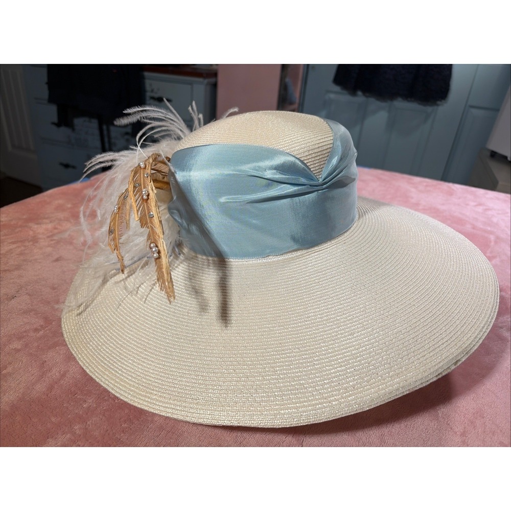 Flour De Paris Derby / Sunday Hat With Feathers.